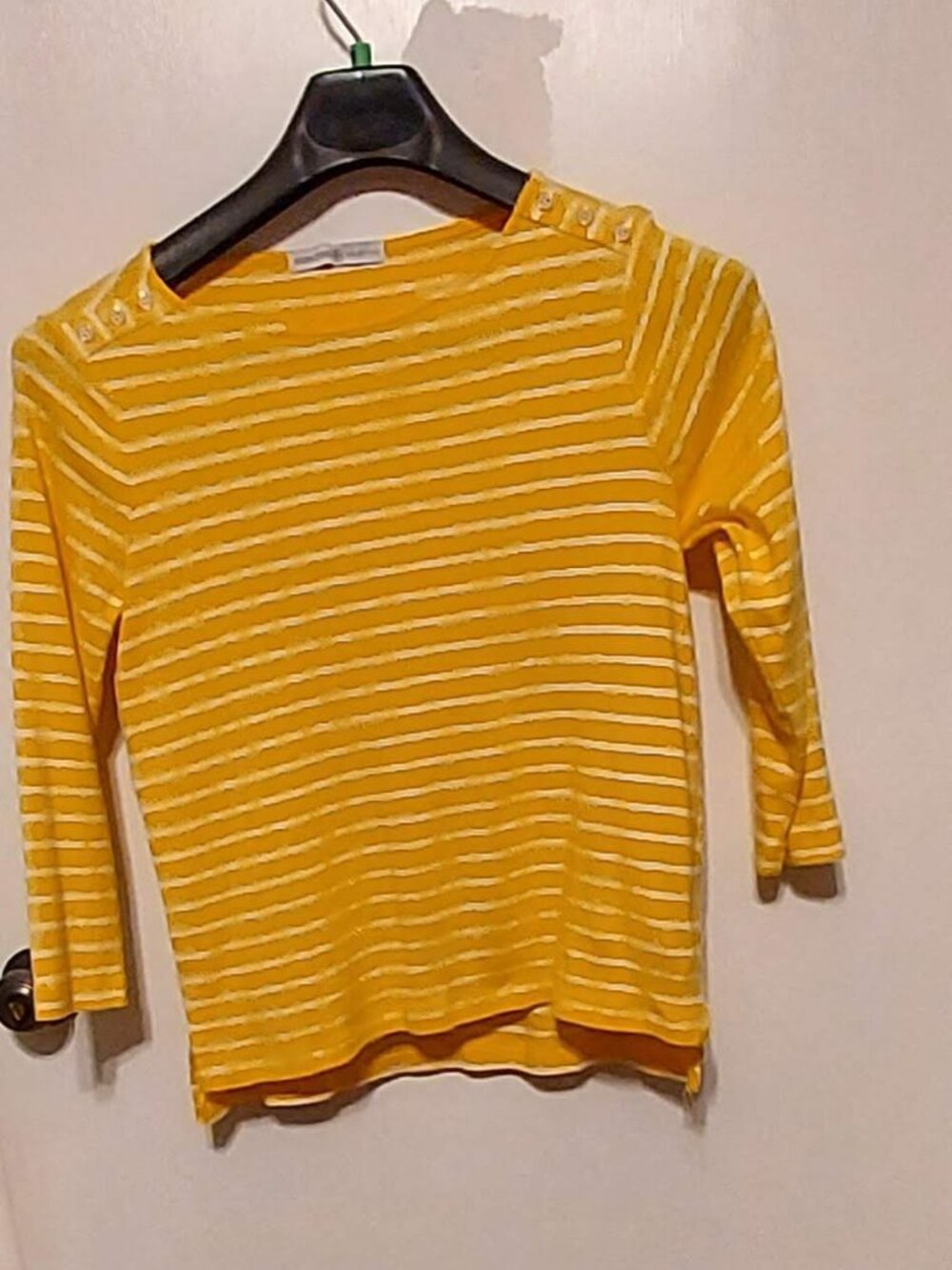 Signature Collection Womans Yellow & White Top M !00% Cotton Pretty Gold Buttons